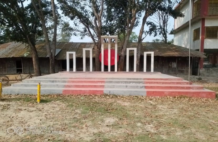 নিজস্ব শহীদ মিনার পেল ধামারন ত্রিপল্লী বিদ্যালয়