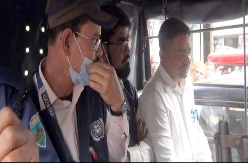 ভুয়া ম্যাজিস্ট্রেটসহ আটক ৫