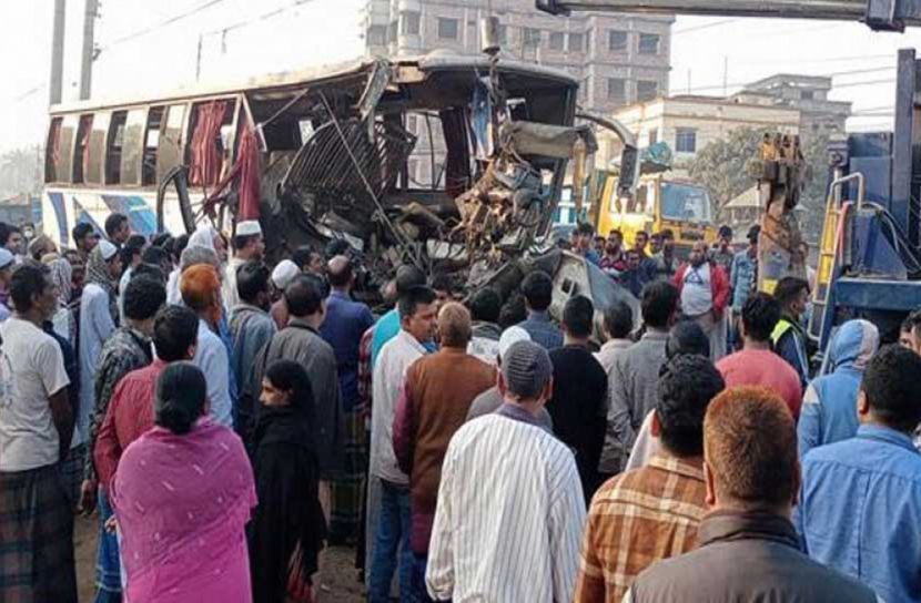 বগুড়ায় বাস-ট্রাক সংঘর্ষে নিহত ৬