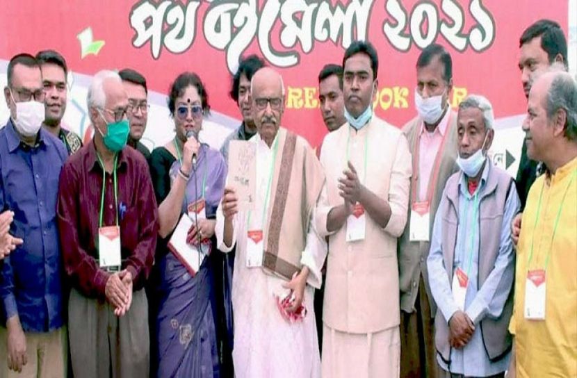 নাটোরে শুরু হয়েছে দিনব্যাপী ব্যতিক্রম পথ বই মেলা