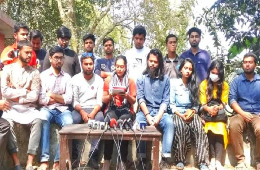 হামলার বিচার দাবিতে অনড় জাবি শিক্ষার্থীরা