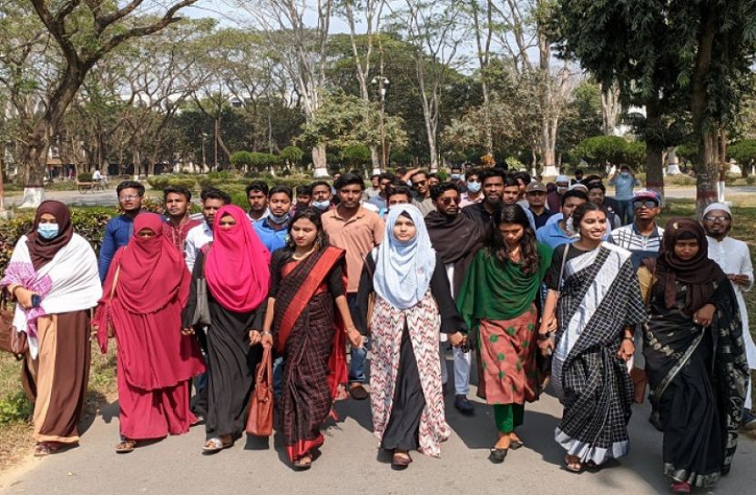 শিক্ষকরা ভিতরে, আমরা কেন বাহিরে?