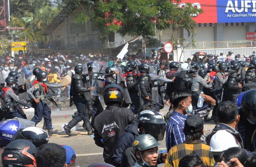 দমন-পীড়নে মিয়ানমার যেন যুদ্ধক্ষেত্র