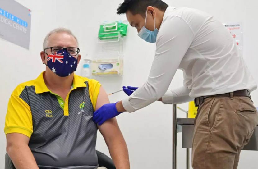 আস্থা বাড়াতে অস্ট্রেলিয়ার প্রধানমন্ত্রী টিকা নিলেন