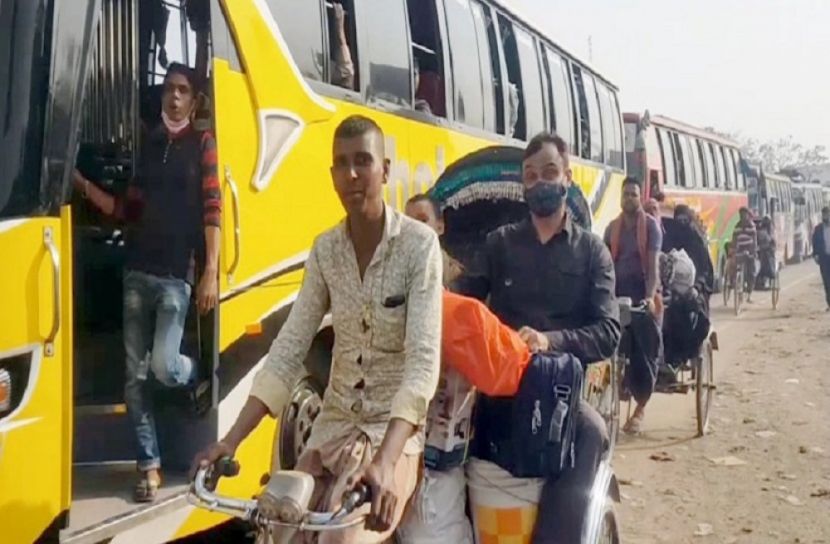 দৌলতদিয়া-পাটুরিয়া ঘাটে ৫ কি. মি. দীর্ঘ যানজট             