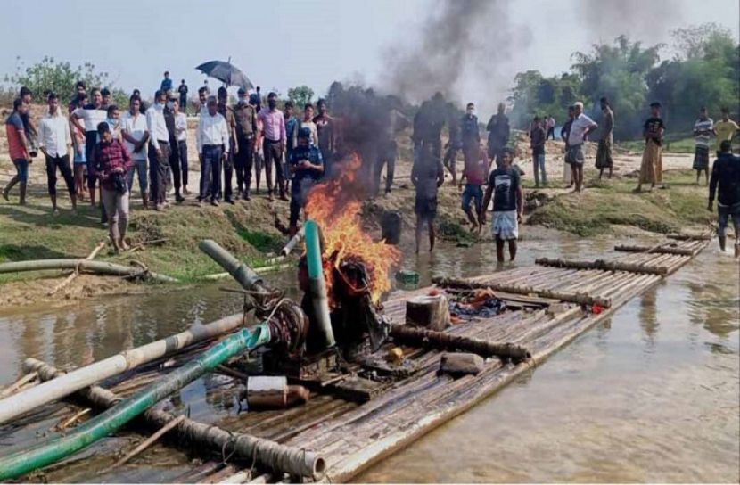 এসিল্যান্ডকে অবৈধ বালু উত্তোলনকারীদের ধাওয়া, অতঃপর.. 