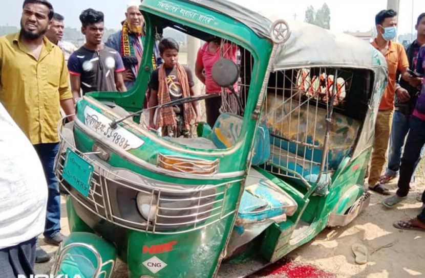 পুলিশের ধাওয়ায় প্রাণ গেল সিএনজি চালকের