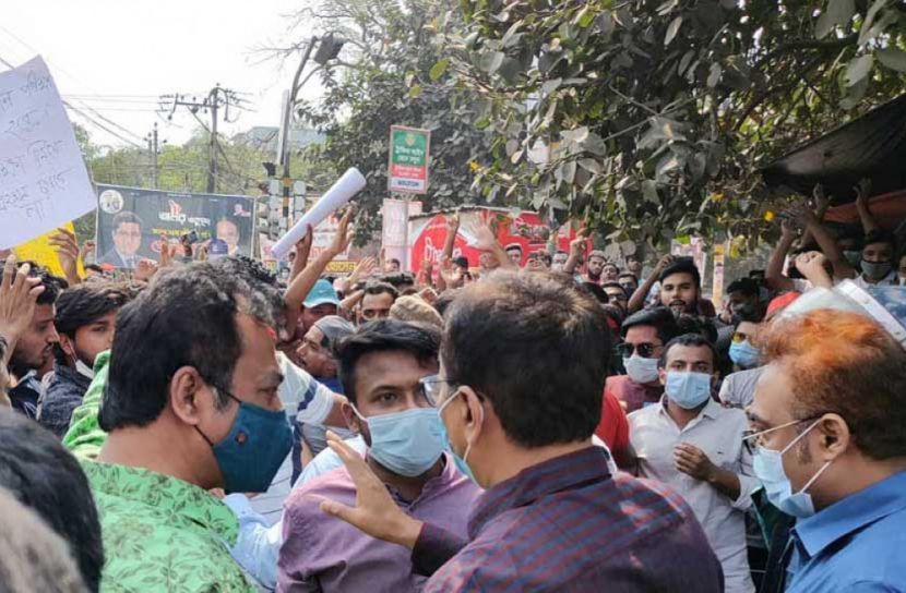আশ্বাসে ঘরে ফিরতে চান না শিক্ষার্থীরা