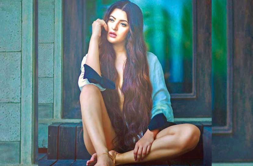 পাগলের সুখ মনে মনে : পরীমনি