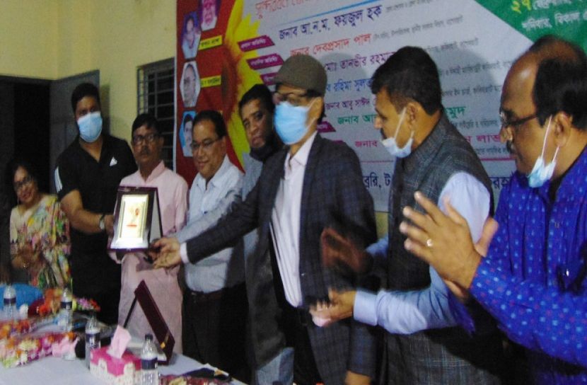 বাগেরহাটে ৫ গুণীজনকে সম্মাননা