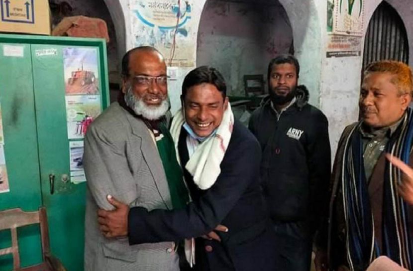 বিজয়ী নৌকার প্রার্থী গেলেন ধানের শীষ  প্রার্থীর বাড়িতে 