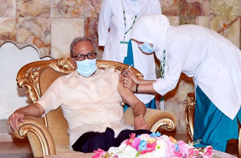 করোনার টিকা নিলেন রাষ্ট্রপতি