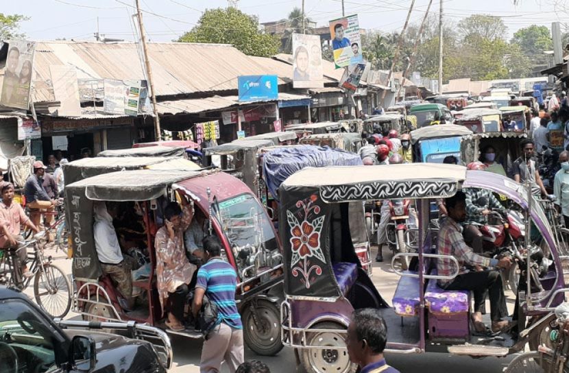 তিন চাকায় বন্দি গাইবান্ধা পৌরবাসী