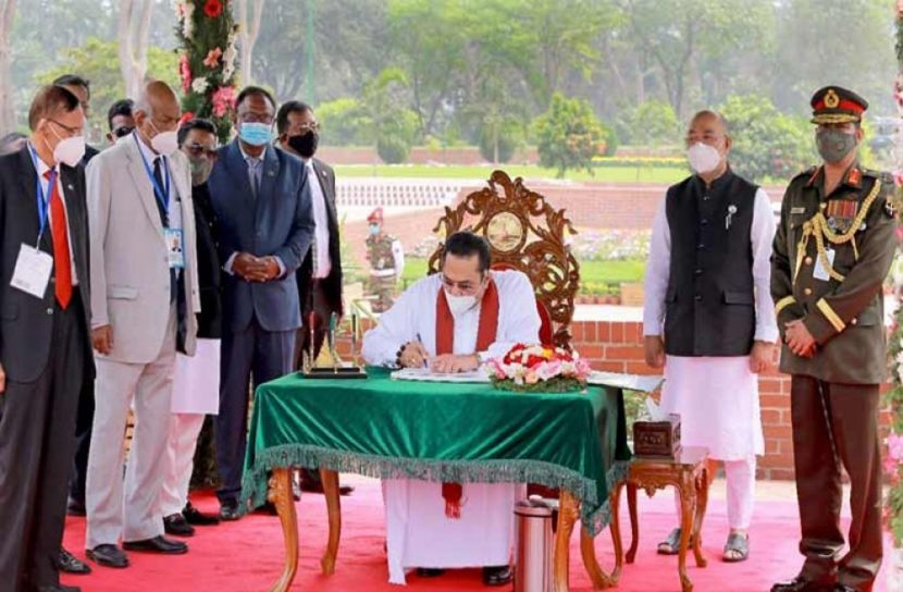 জাতীয় স্মৃতিসৌধে শ্রদ্ধা জানালেন শ্রীলঙ্কার প্রধানমন্ত্রী