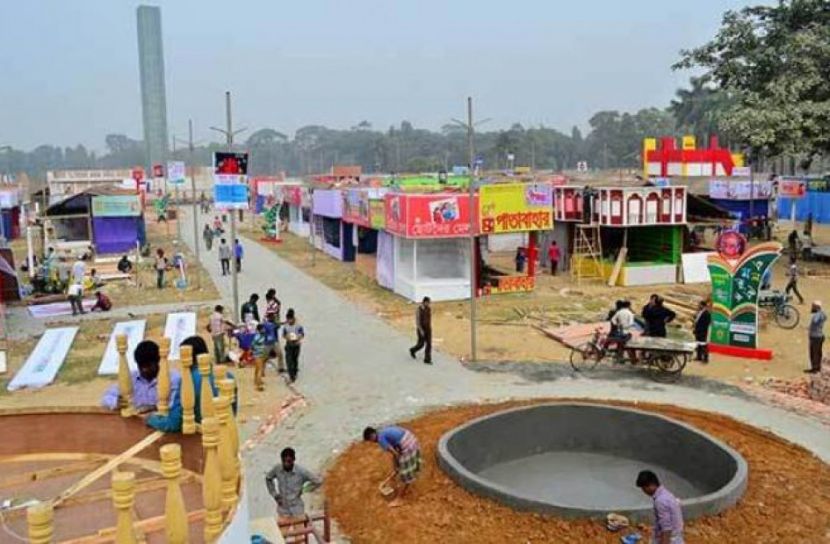 তৃতীয় দিনেও গুছিয়ে ওঠেনি বইমেলা