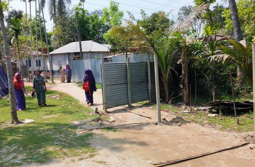 চলাচলের রাস্তা বন্ধ করার অভিযোগ