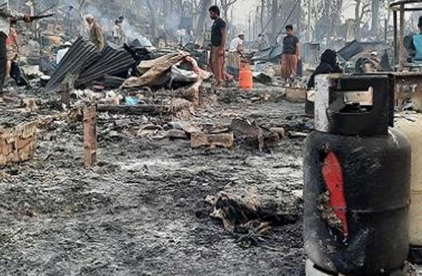 রোহিঙ্গা ক্যাম্পে আগুনে ৪৫ হাজার মানুষের ক্ষতি