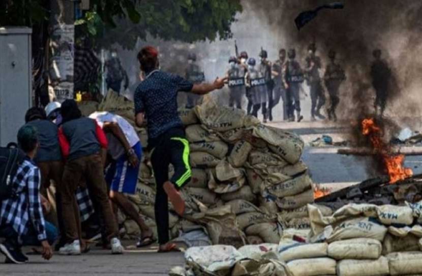 মিয়ানমারে বিক্ষোভে নিহত বেড়ে ২৬১