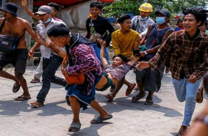 ঘোষণা দিয়ে ১৬ বিক্ষোভকারীকে গুলি করে হত্যা