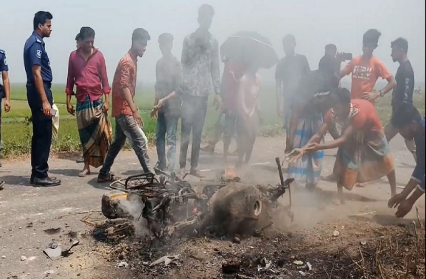মাইকে ঘোষণা দিয়ে পুলিশের উপর হামলা, ওসিসহ আহত ৫
