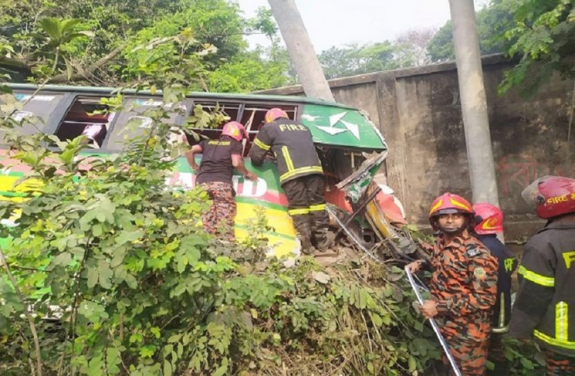 রূপগঞ্জে ২ বাসের মুখোমুখি সংঘর্ষে নিহত ১