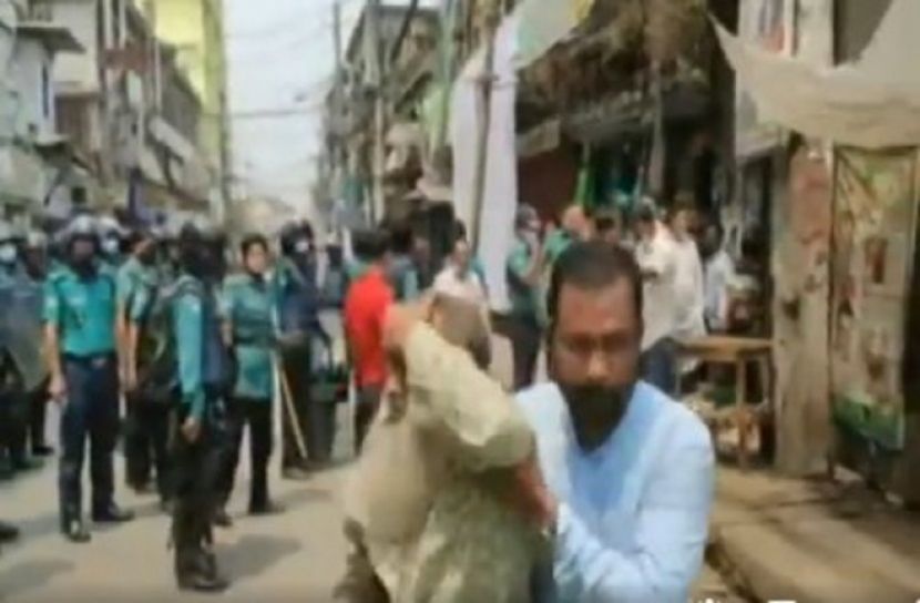 খুলনায় পুলিশি বাধায় পণ্ড বিএনপির প্রতিবাদ সমাবেশ