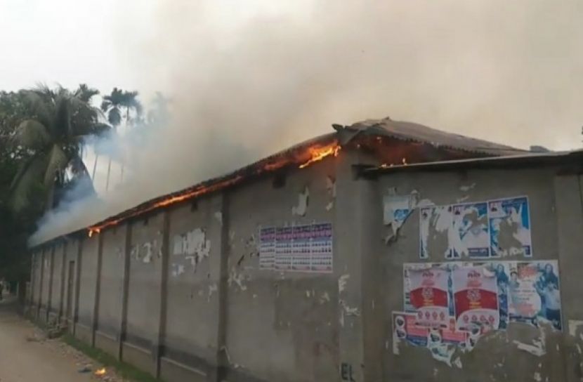 গোবিন্দগঞ্জে আগুন, অর্ধ কোটি টাকার মালামাল ভস্মীভূত