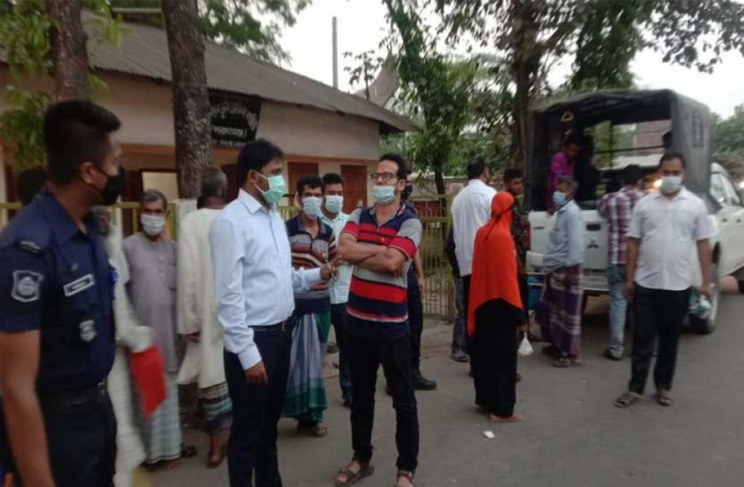 ভোলায় মাস্ক না পরায় ১৮ জনকে জরিমানা