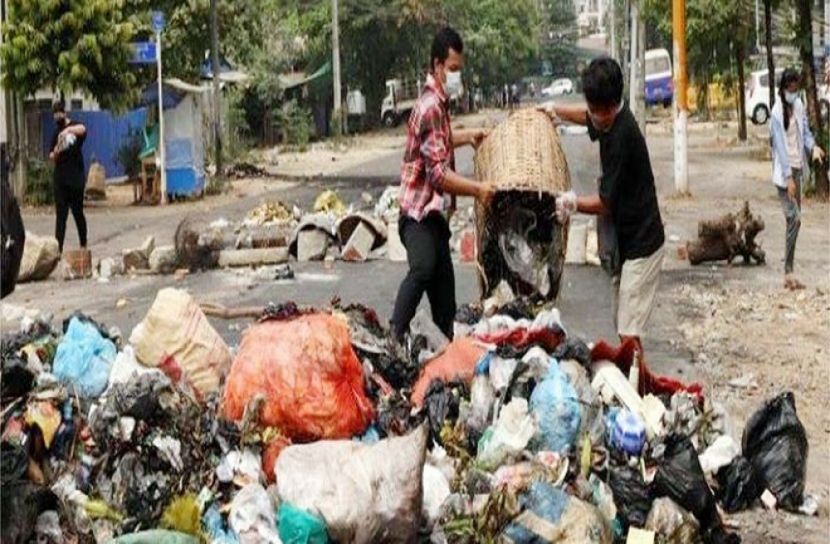 আবর্জনা ধর্মঘটে অচল মিয়ানমার