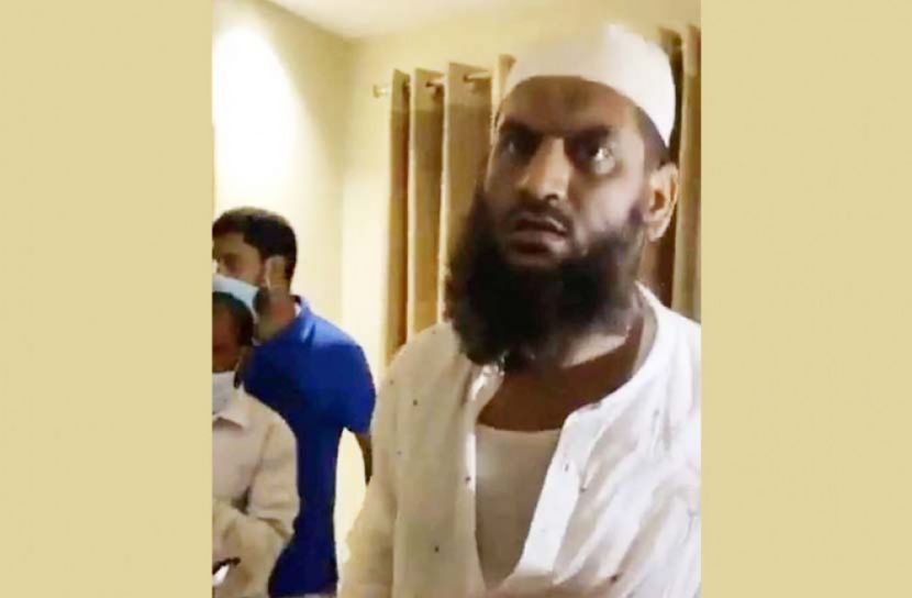 অবরুদ্ধ মামুনুল হককে নিয়ে গেল সমর্থকরা
