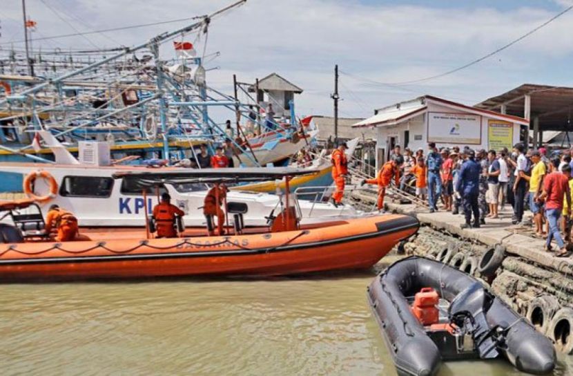 ইন্দোনেশিয়ায় জাহাজের ধাক্কায় জেলে নৌকা ডুবি, নিখোঁজ ১৭