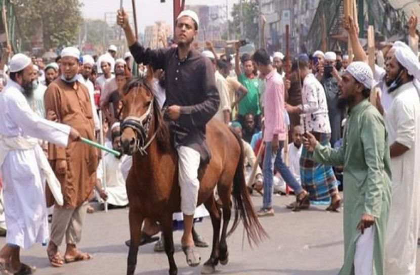 ঘােড়ায় চড়ে পিকেটিং করা সেই যুবক গ্রেফতার