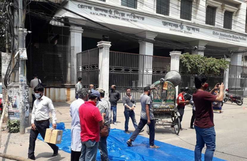 জনকন্ঠ ভবনে তালা