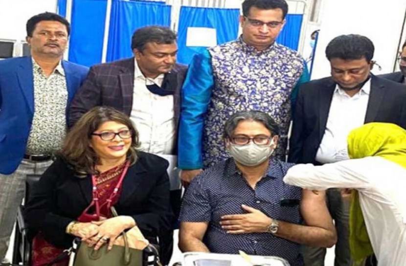 সস্ত্রীক দ্বিতীয় ডোজ নিলেন যুবলীগ চেয়ারম্যান