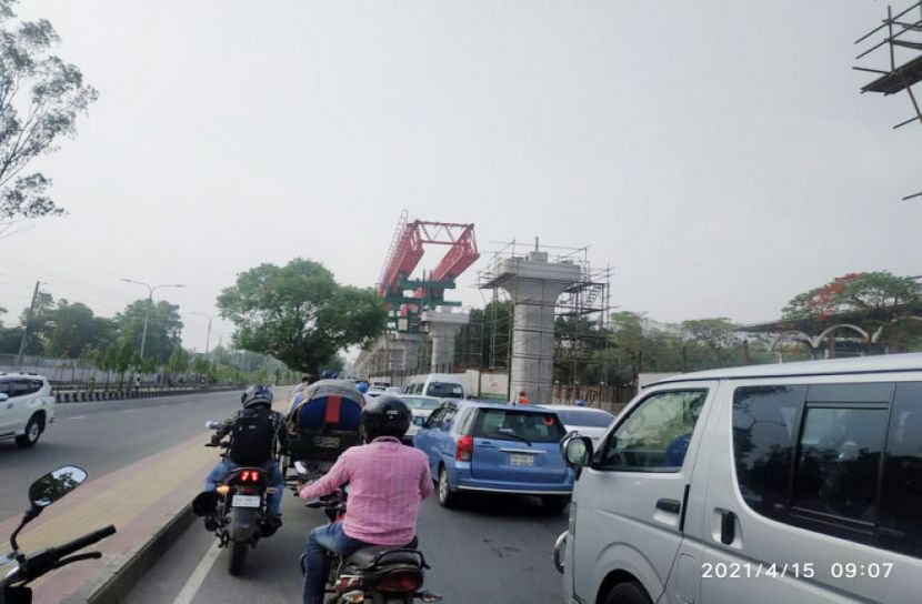 লকডাউনে মানুষের চলাচল বেড়েছে