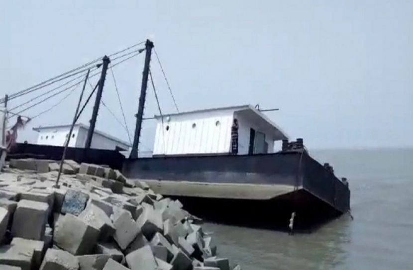 কাল বৈশাখী ঝড়, বন্ধ,  ফেরি