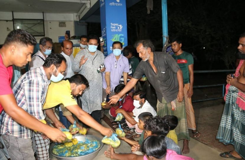 ছিন্নমূল মানুষের পাশে গণমাধ্যমকর্মীরা
