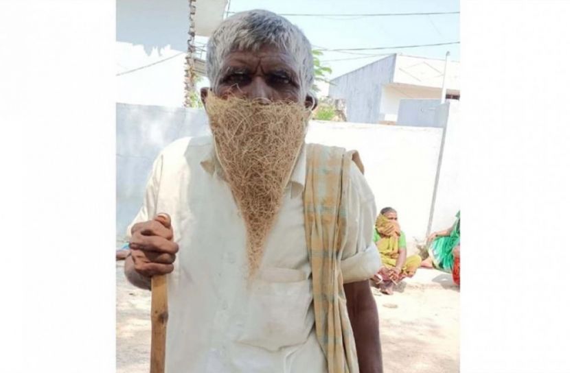 মাস্ক কেনার সামর্থ্য নেই, তাই মুখে পাখির বাসা !
