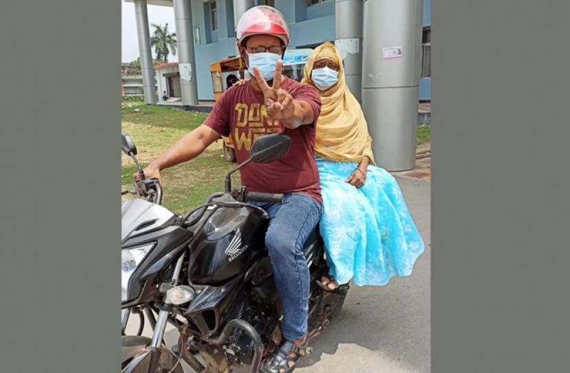 ছেলের বাইকেই বাড়ি ফিরলেন সেই মা