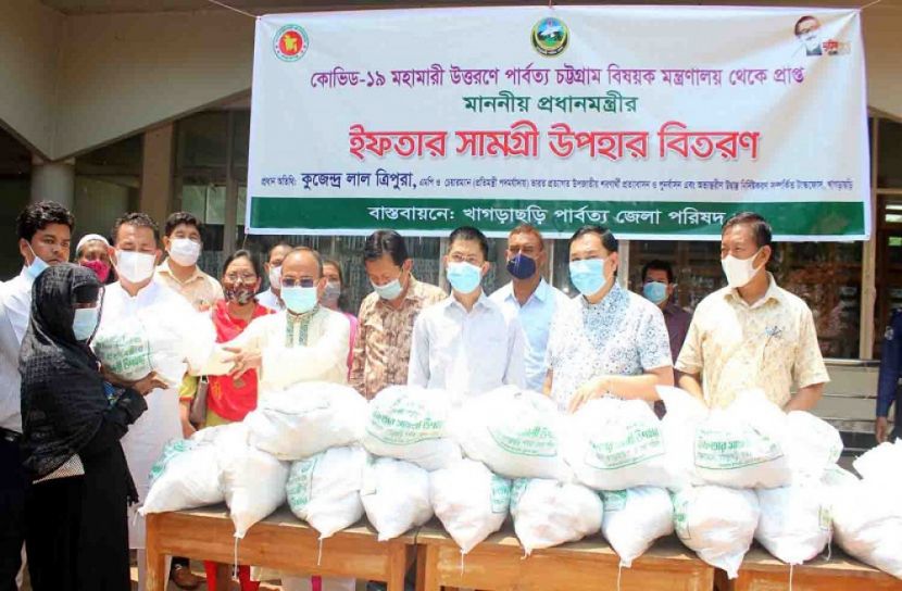 খাগড়াছড়িতে ইফতার সামগ্রী বিতরণ
