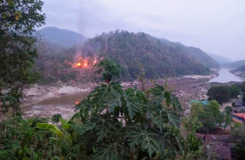 মিয়ানমার সেনাবাহিনীর ঘাঁটি দখল করল বিদ্রোহীরা