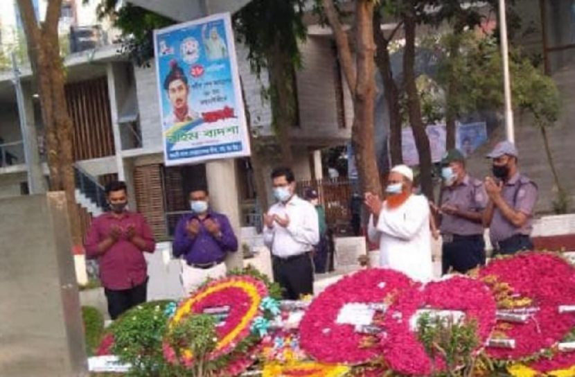শেখ জামালের সমাধিতে মেয়র তাপসের শ্রদ্ধা 
