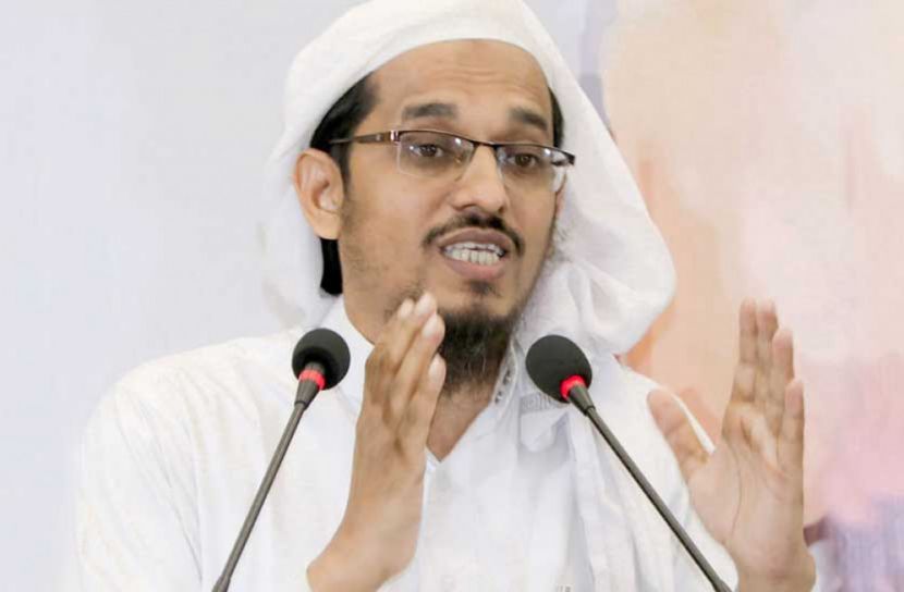 হেফাজত নেতা হারুন ইজহার আটক