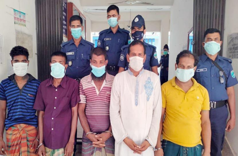 বোয়ালমারীতে ৪ জুয়ারি আটক