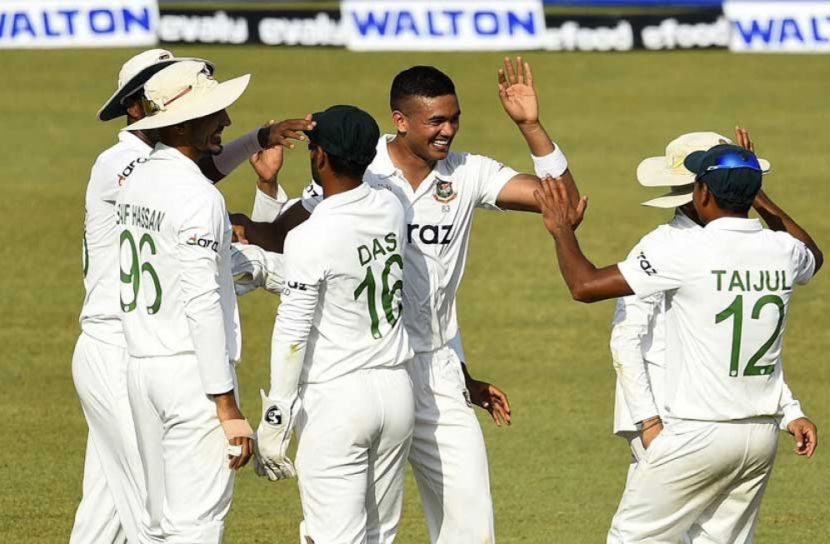 দিনের শুরুতেই লঙ্কানদের ইনিংস ঘোষণা