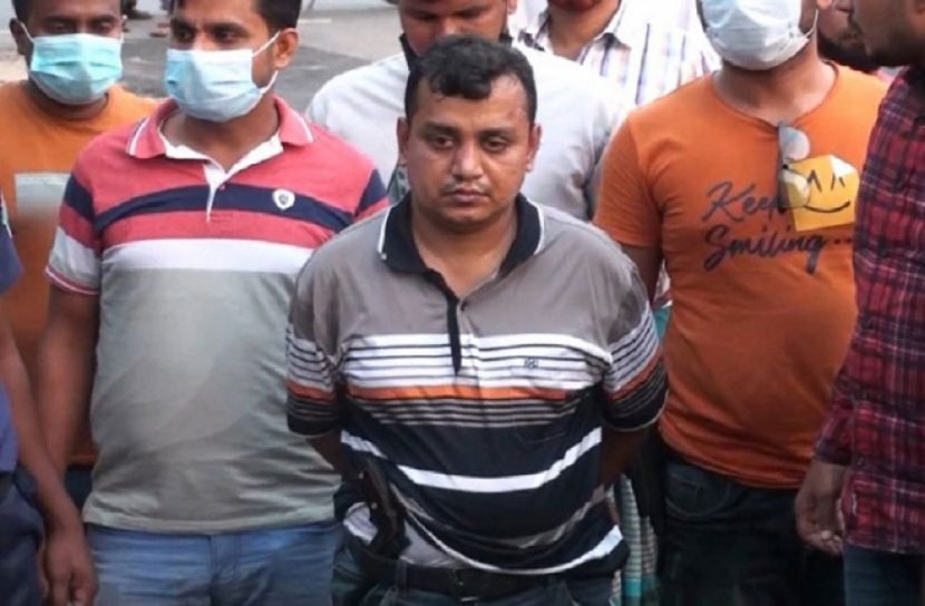 অস্ত্রসহ প্রতারক বাদশা আটক