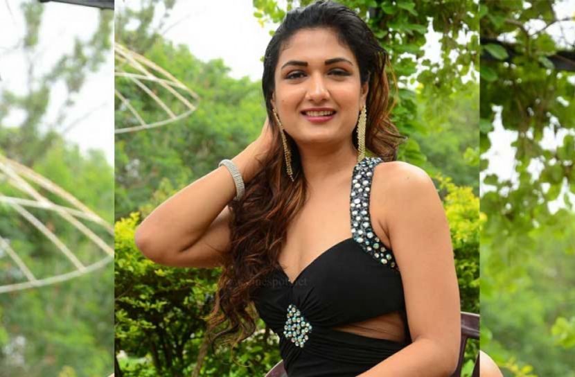 ‘পরিচালক আমার পোশাক খুলতে বলেন’
