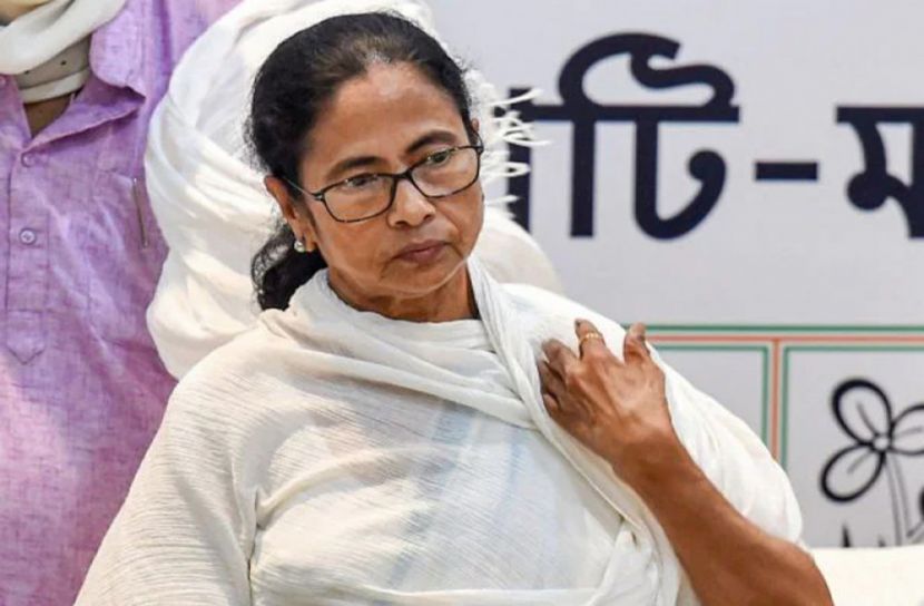 মুখ্যমন্ত্রীর পদ থেকে পদত্যাগ করলেন মমতা