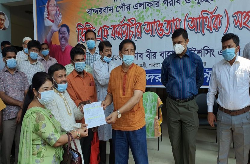 ‘সরকারের ফান্ডে পর্যাপ্ত ত্রাণ মওজুদ আছে’