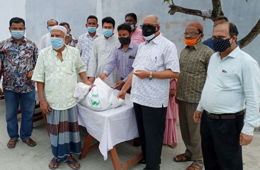 'করোনা মহামারীতে বিত্তবানদের এগিয়ে আসা উচিত'